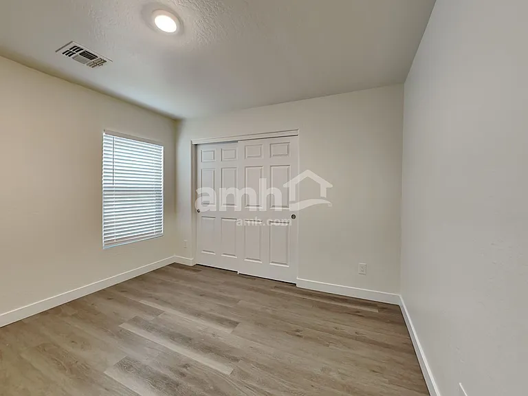 12821 W Myer Ln — Photo 19