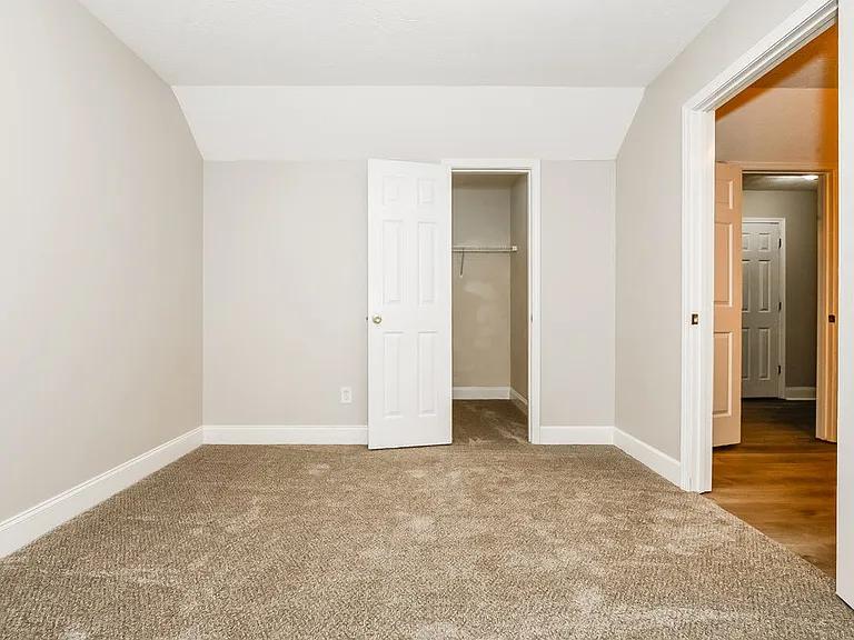1598 Queen Elizabeth Dr — Photo 15