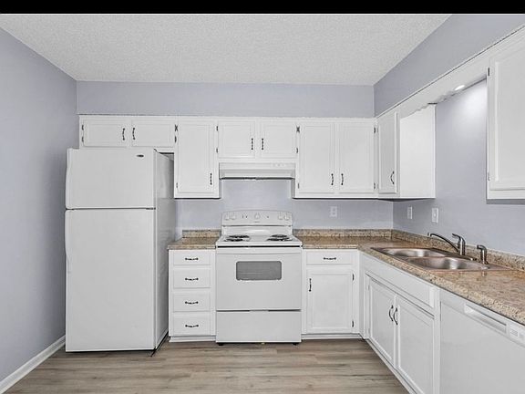 5th image of 207 NW Barr Rd APT D