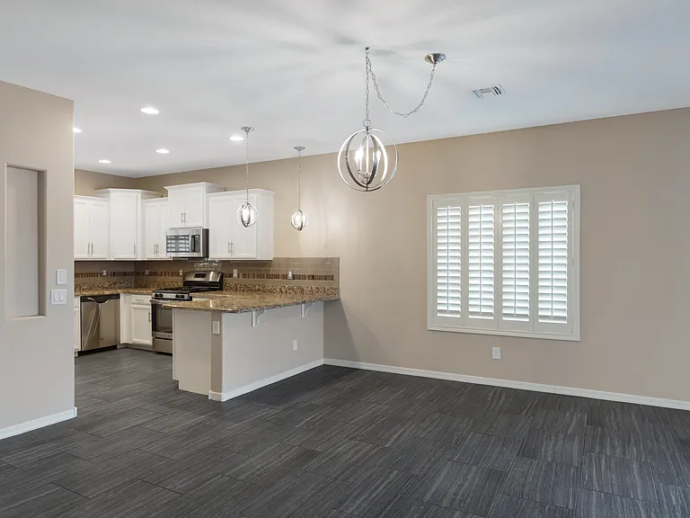 Dining & Kitchen Area