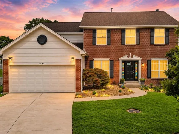 16957 Kingstowne Place Dr, Ballwin, MO 63011
