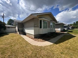 2521 E 35th St SE, Calgary, AB T2B 0X4