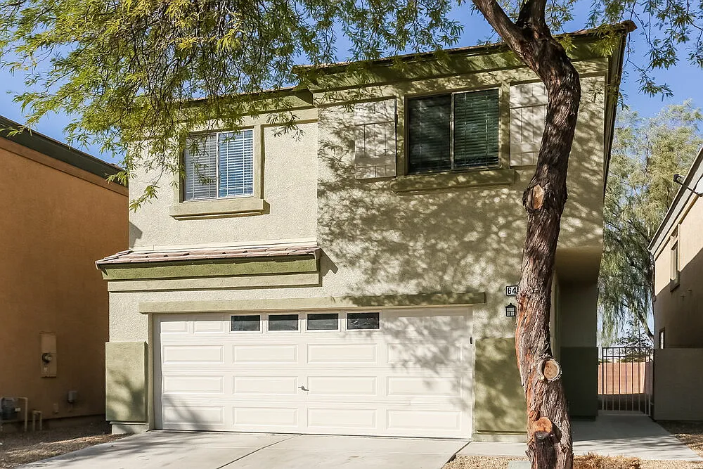 3 bed, 2.5 bath, 1656 sqft, $2,175 — Photo 1
