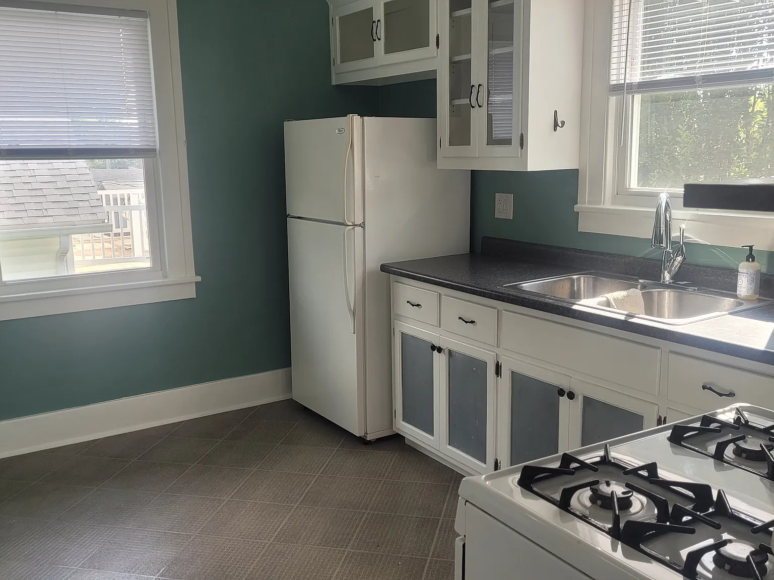 2 bed, 1300 sqft, $1,000 — Photo 2