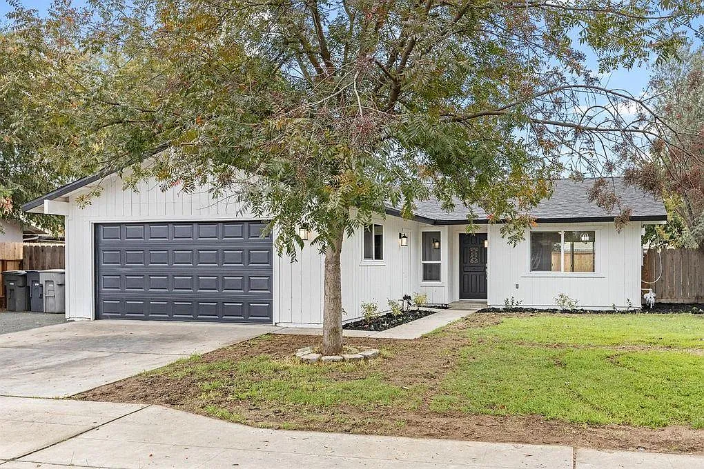 3 bed, 1028 sqft, $2,150 — Photo 1