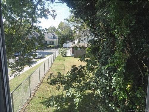 5th image of 84 Hanford Ave