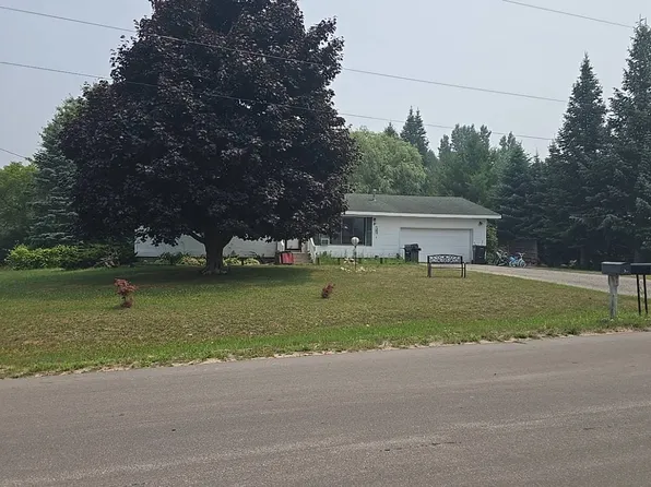403 Shields Dr, Beulah, MI 49617