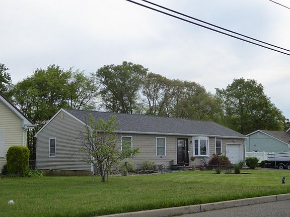 2nd image of 832 E Hickory Dr