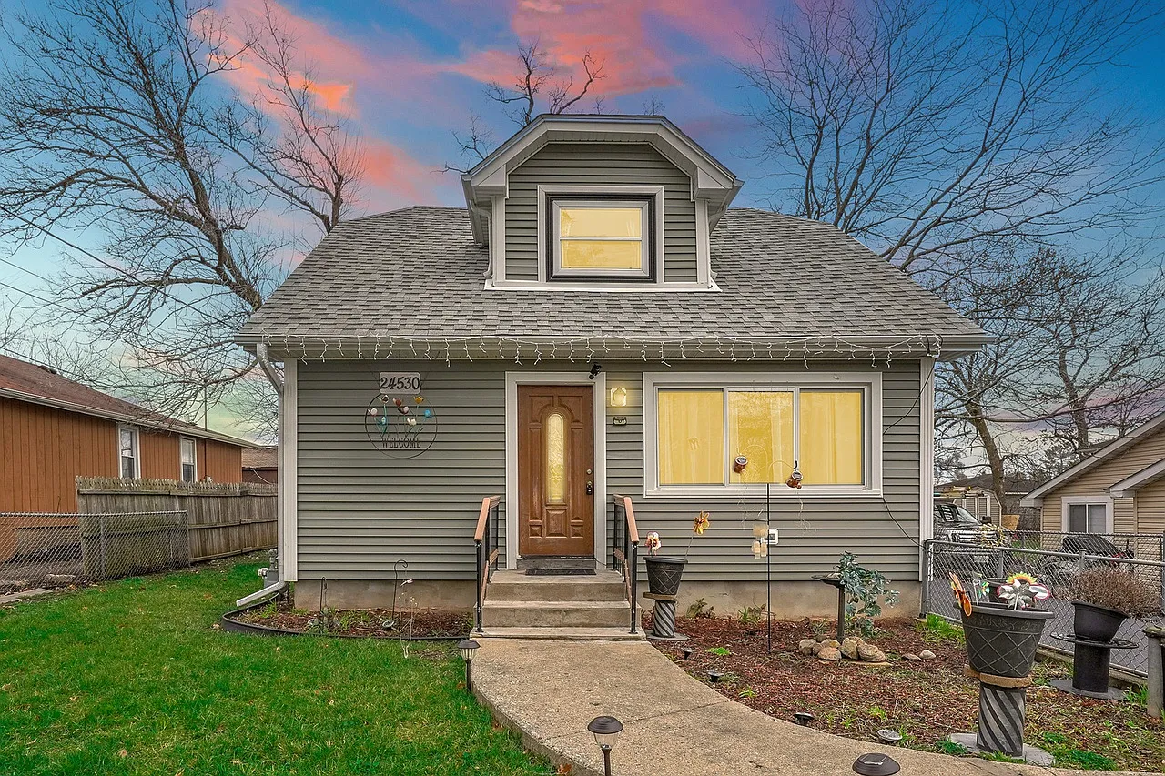 3 bed, 1300 sqft, $2,275 — Photo 3