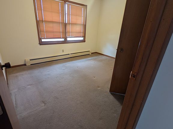 5th image of 704 12th St APT 7