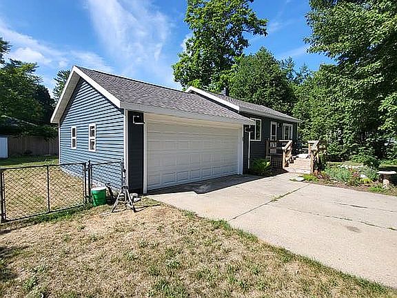 4th image of 1109 Bellway Ave