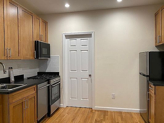 1st image of 152 7th Ave S #1B