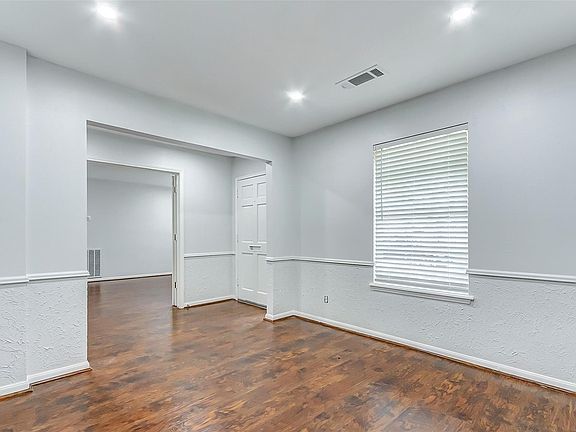3rd image of 122 Camellia St