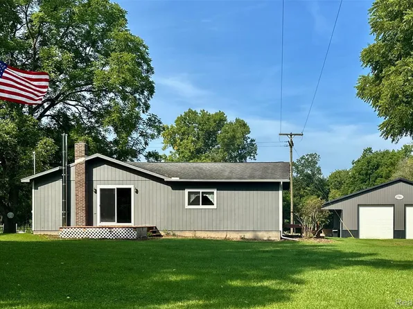 4520 Dutton Rd, Gregory, MI 48137