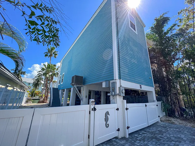 37 Palm Dr — Photo 31