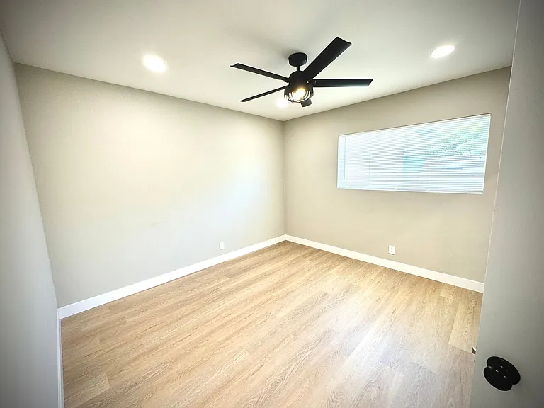 321 N Macneil St — Photo 11