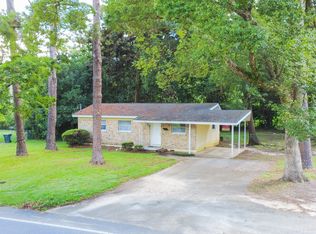 1657 Airport Dr, Tallahassee, FL 32304