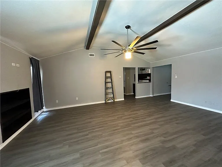 2112 Memorial Pkwy — Photo 3