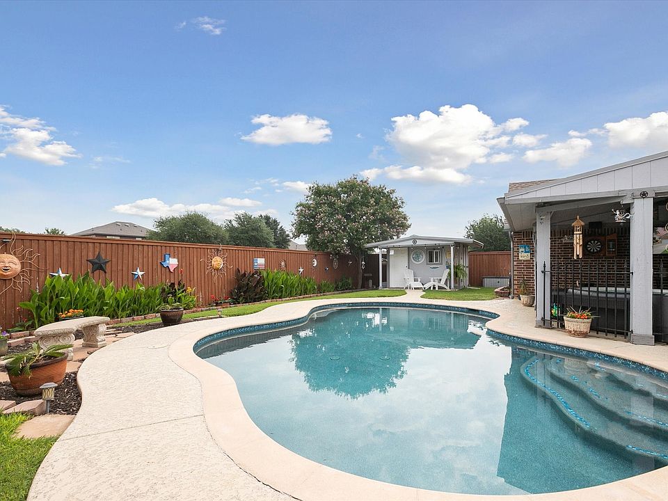 1st image of 568 Willowview Dr