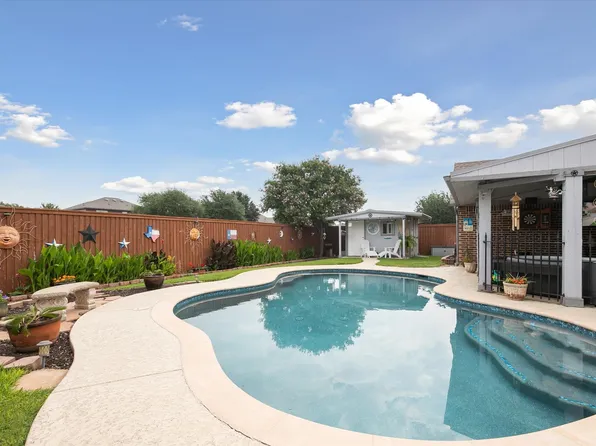 568 Willowview Dr, Saginaw, TX 76179