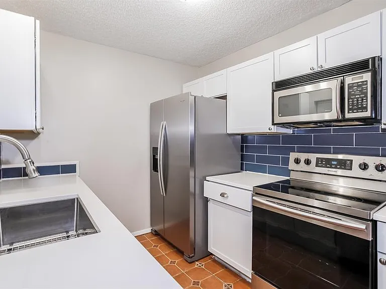 2916 White Oak Ln — Photo 24