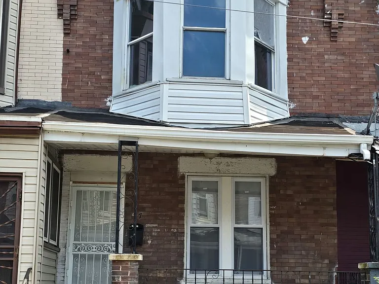 47 N Hobart St — Photo 1