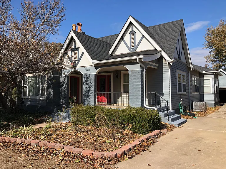 1912 W Maine St — Photo 2