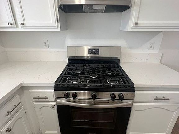 5th image of 10636 Victory Blvd APT 101