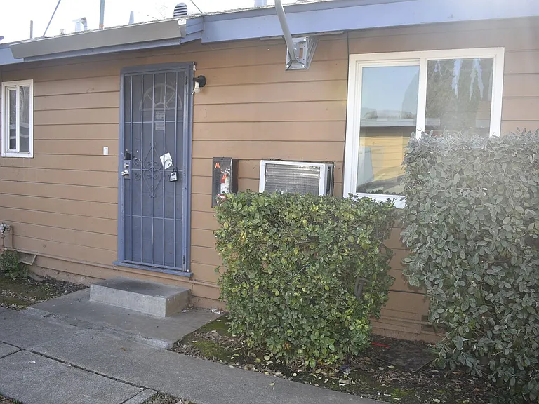 2011 Bell Ave #C — Photo 2
