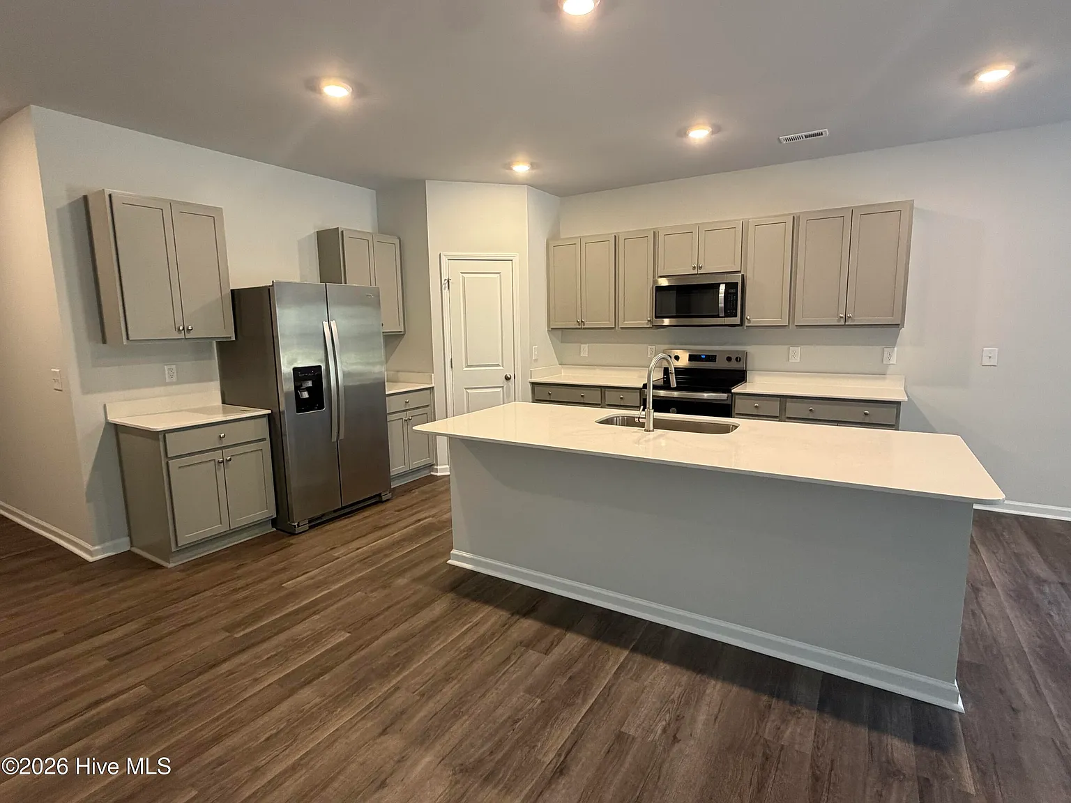 4 bed, 3.0 bath, $1,900 — Photo 4