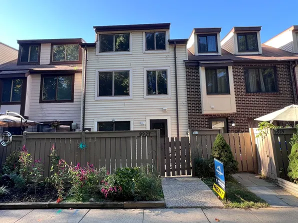 9927 Forest View Pl, Montgomery Village, MD 20886