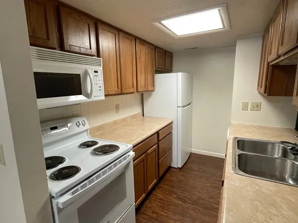 Adams Earl-900 N 21st