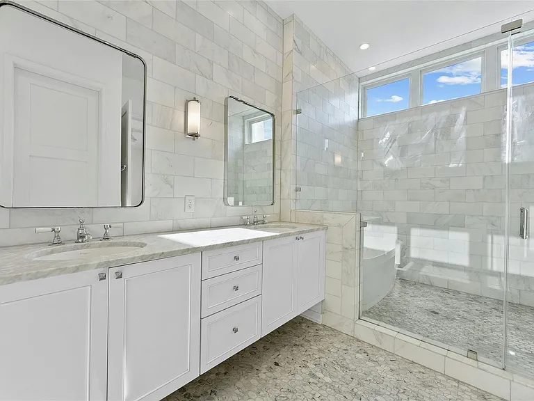 2518 Sutherland St — Photo 16