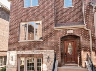 9529 Shields Ave, La Grange, IL 60513