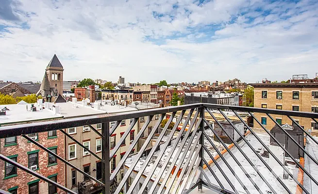 Rented by Loom Capital Group Inc. | media 22