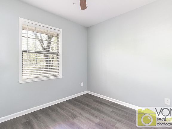 2nd image of 2540 Rolling View Dr SE