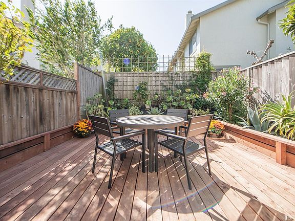 3rd image of 259 Bayview Cir