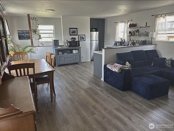 3rd image of 1911 Ocean Beach Boulevard S