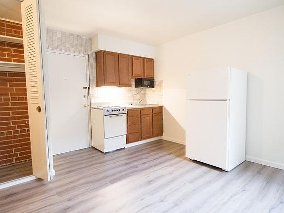 3rd image of 333 W 8th Ave #C4