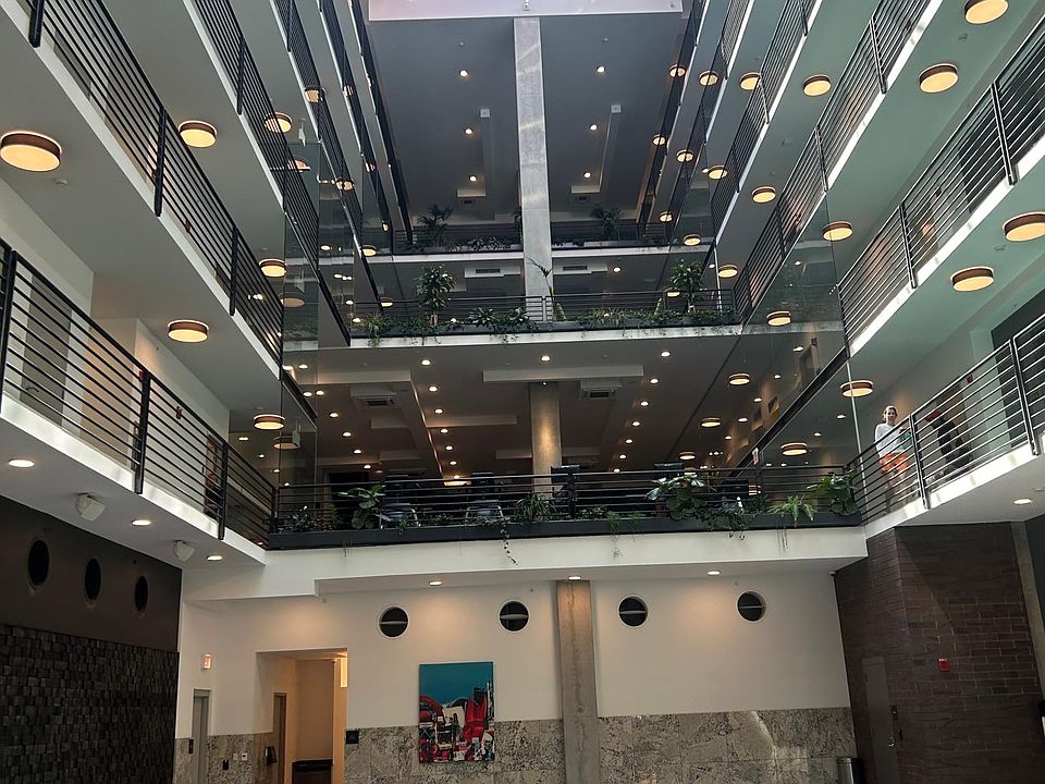 1st image of 619 W Cornelia Ave #223
