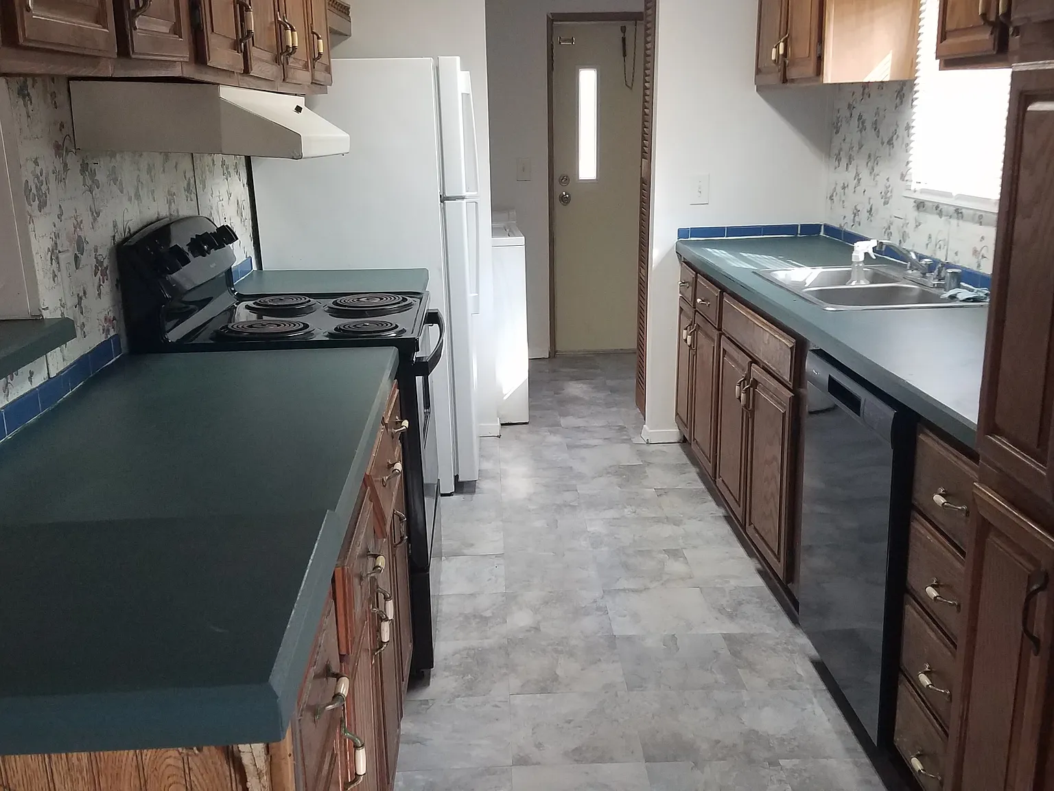 2 bed, 1500 sqft, $1,300 — Photo 2