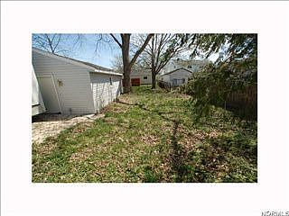 2nd image of 915 E 347th St