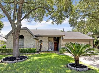 2610 S Brompton Dr, Pearland, TX 77584