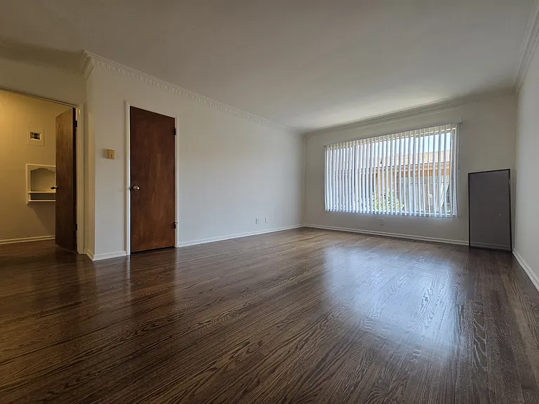 512 N Hayworth Ave #4 — Photo 2