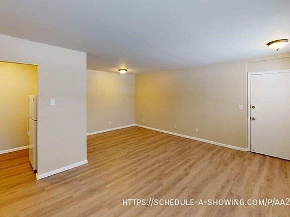 2nd image of 405 E Park St #38