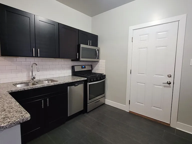 5501-5513 S Everett Ave — Photo 16