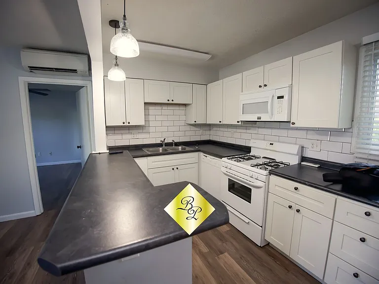 33 N Rembert — Photo 5