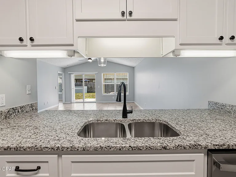 8416 N Lagoon Dr — Photo 5