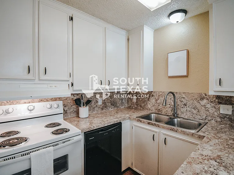 805 E Hiller St #B — Photo 6