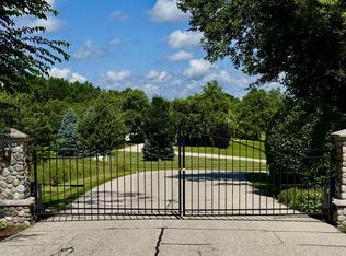 30 Moelter Dr, Lake Geneva, WI 53147